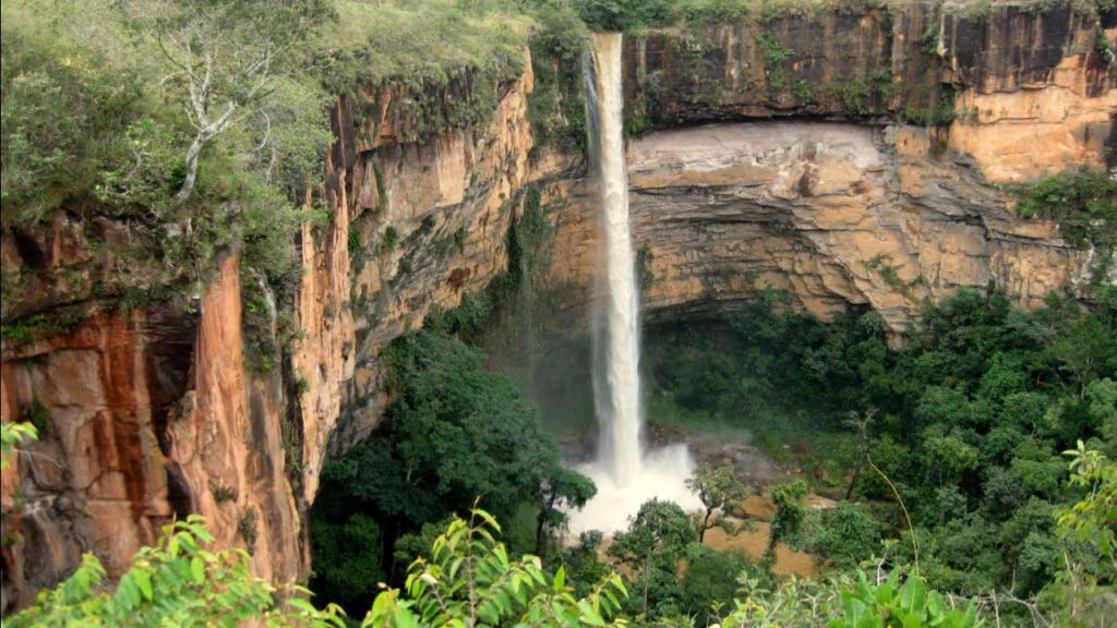 O lugar onde cachoeiras, montanhas e tranquilidade andam juntos