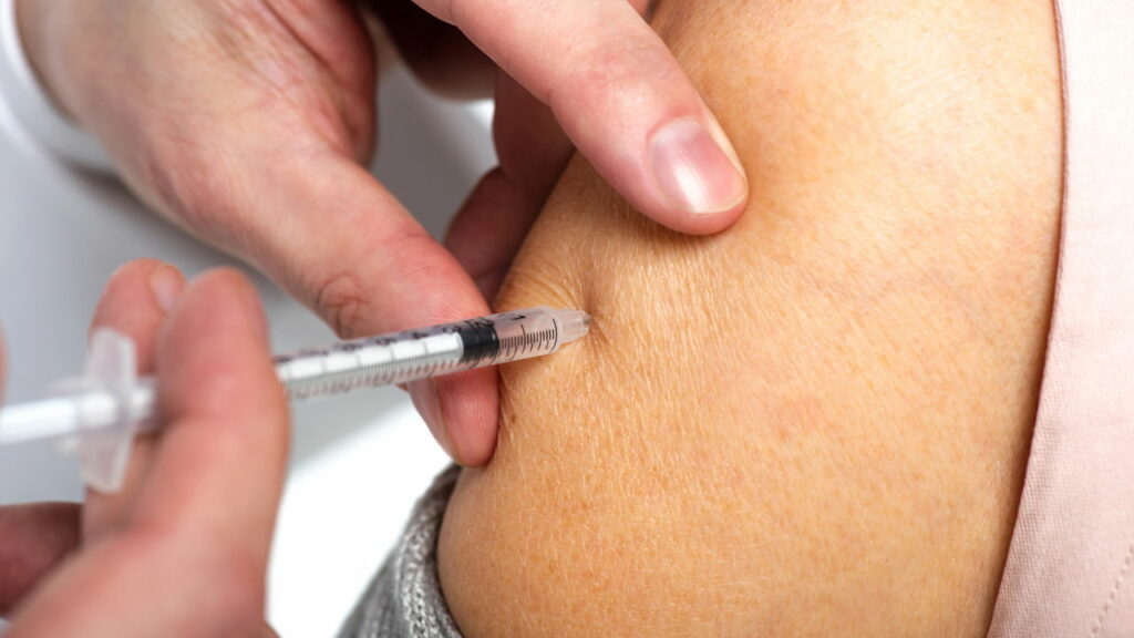 Como proteger crianças e idosos da gripe na primavera