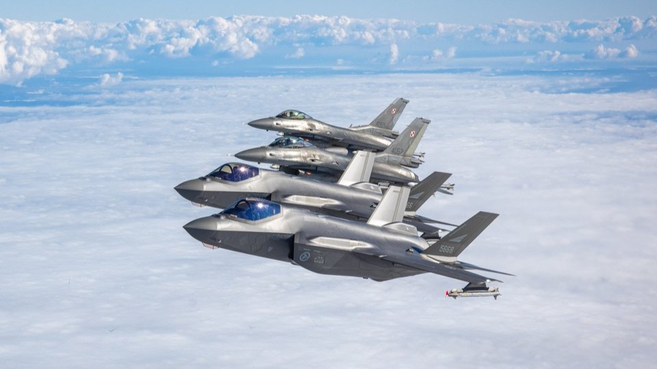 Crusoé: Dinamarca e Noruega interrompem voos após avistamentos de drones