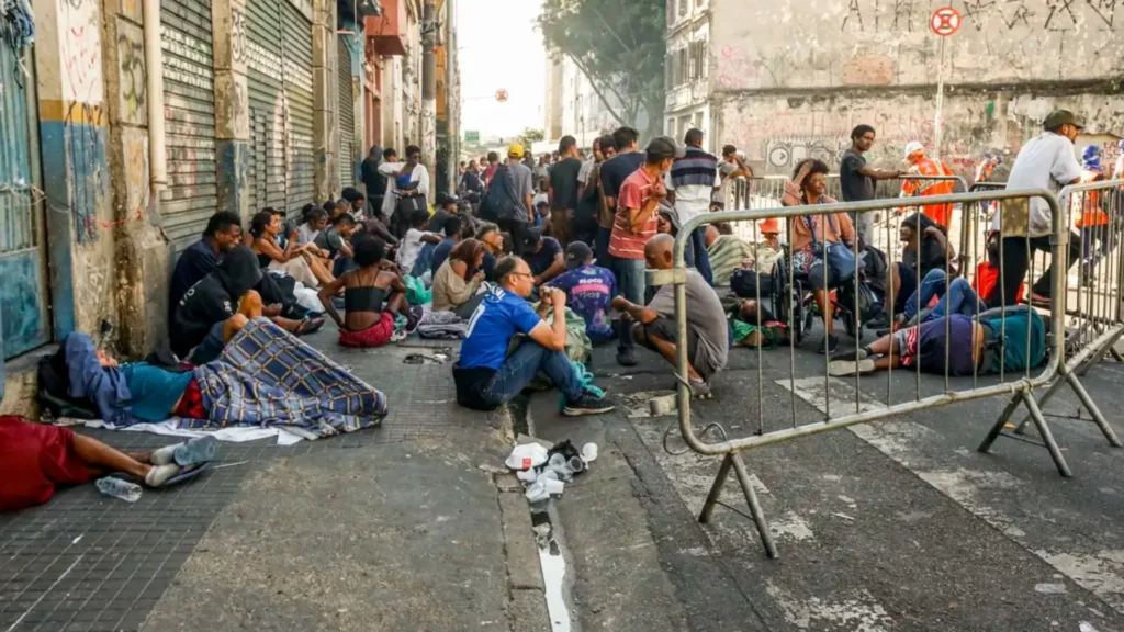 SP: Cracolândia avança no Pacaembu