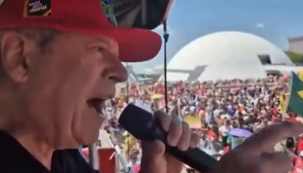 Hipocrisia nas ruas: dois mensaleiros pregando a moralidade