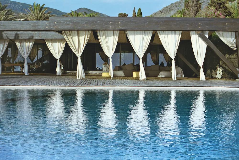 Essa era a casa onde Giorgio Armani morava. Estilista exibiu todas as suas residências