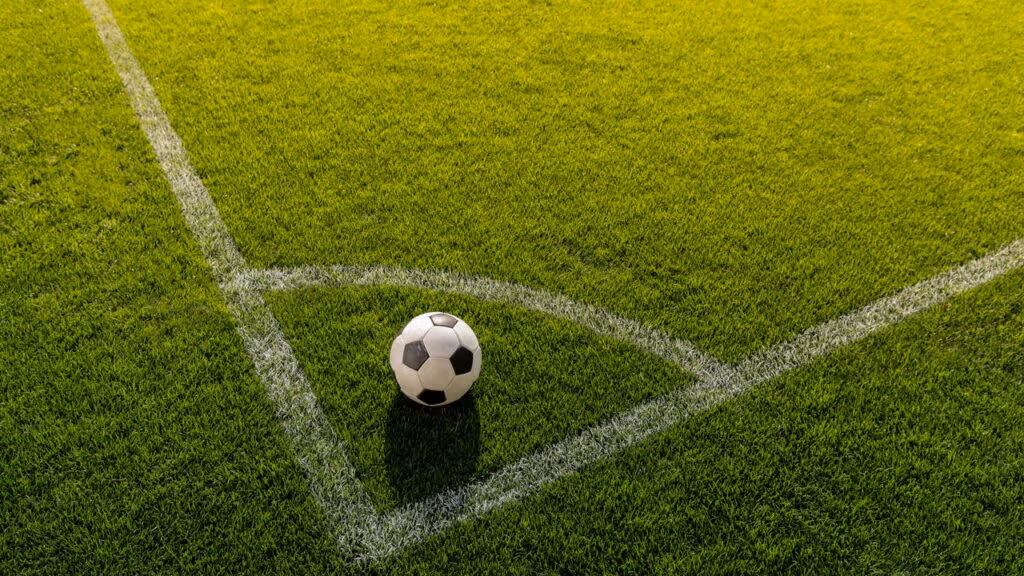 Ex-jogador do Arsenal morre por conta de lesão cerebral durante jogo