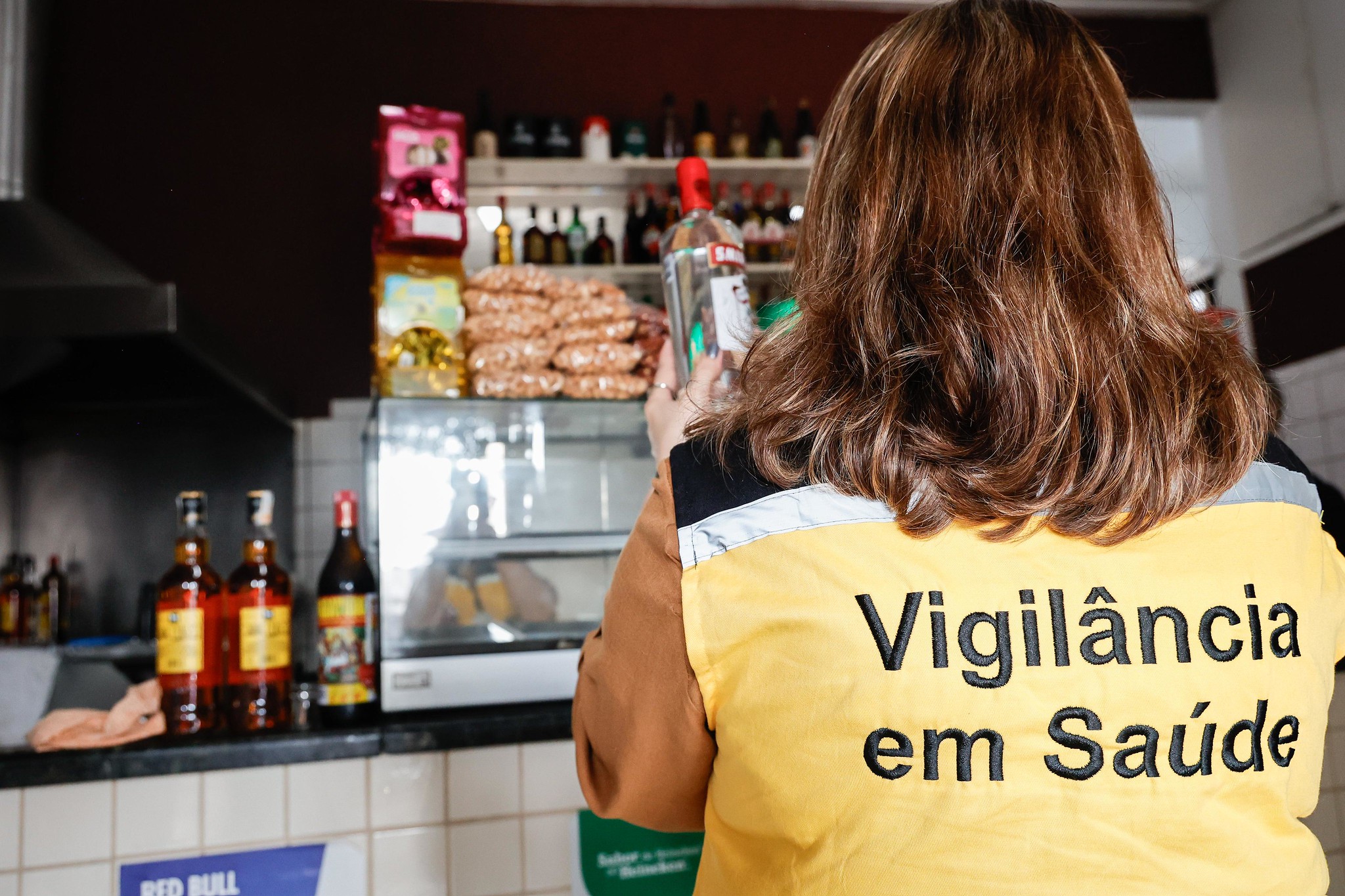Intoxicação por metanol: polícia de SP apreende bebidas suspeitas