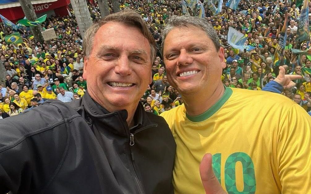Flávio e Carluxo negam acordo por apoio de Bolsonaro a Tarcísio