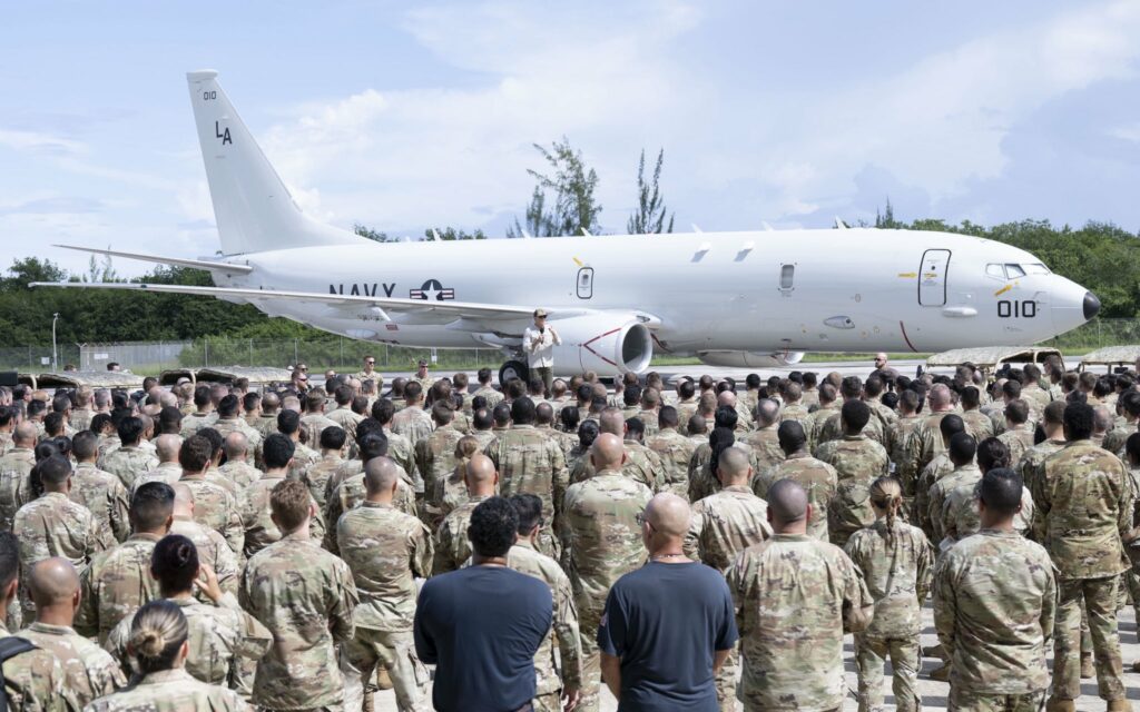 Secretário de Guerra dos EUA exalta militares na costa da Venezuela: “Missão real”