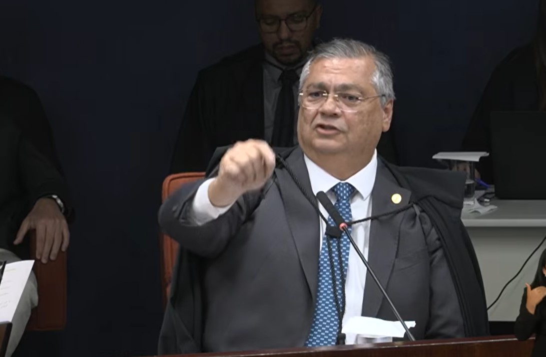 Deputado ironiza atuação de Dino no STF em caso dos ‘áudios vazados’