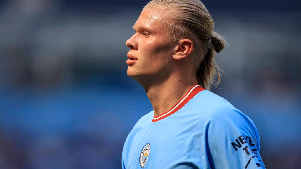 Haaland faz 5 gols em goleada e pede desculpa ao goleiro após o jogo