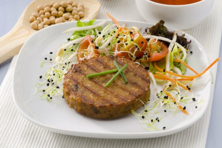 7 receitas veganas com tofu ricas em proteínas
