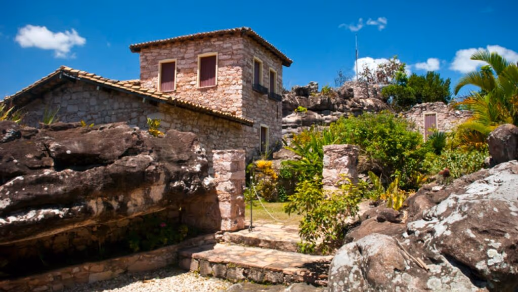 Essa vila de pedra no coração da Bahia vai mexer com seu coração