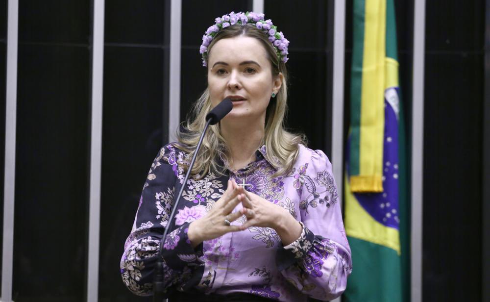 Júlia Zanatta cobra Correios por patrocínios culturais em tempos de crise