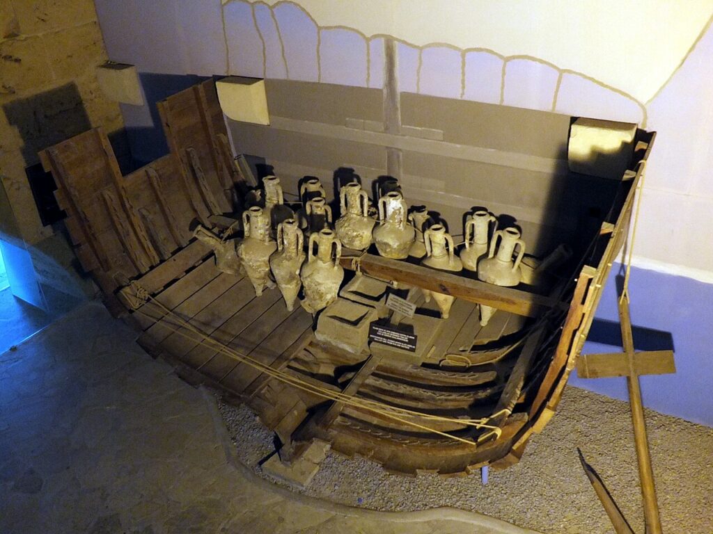 Descoberta sem precedentes: Um navio grego do século IV aC foi encontrado e tem o tesouro mais bem preservado da antiguidade - Créditos: By Ad Meskens - Own work, CC BY-SA 4.0, https://commons.wikimedia.org/w/index.php?curid=59616185