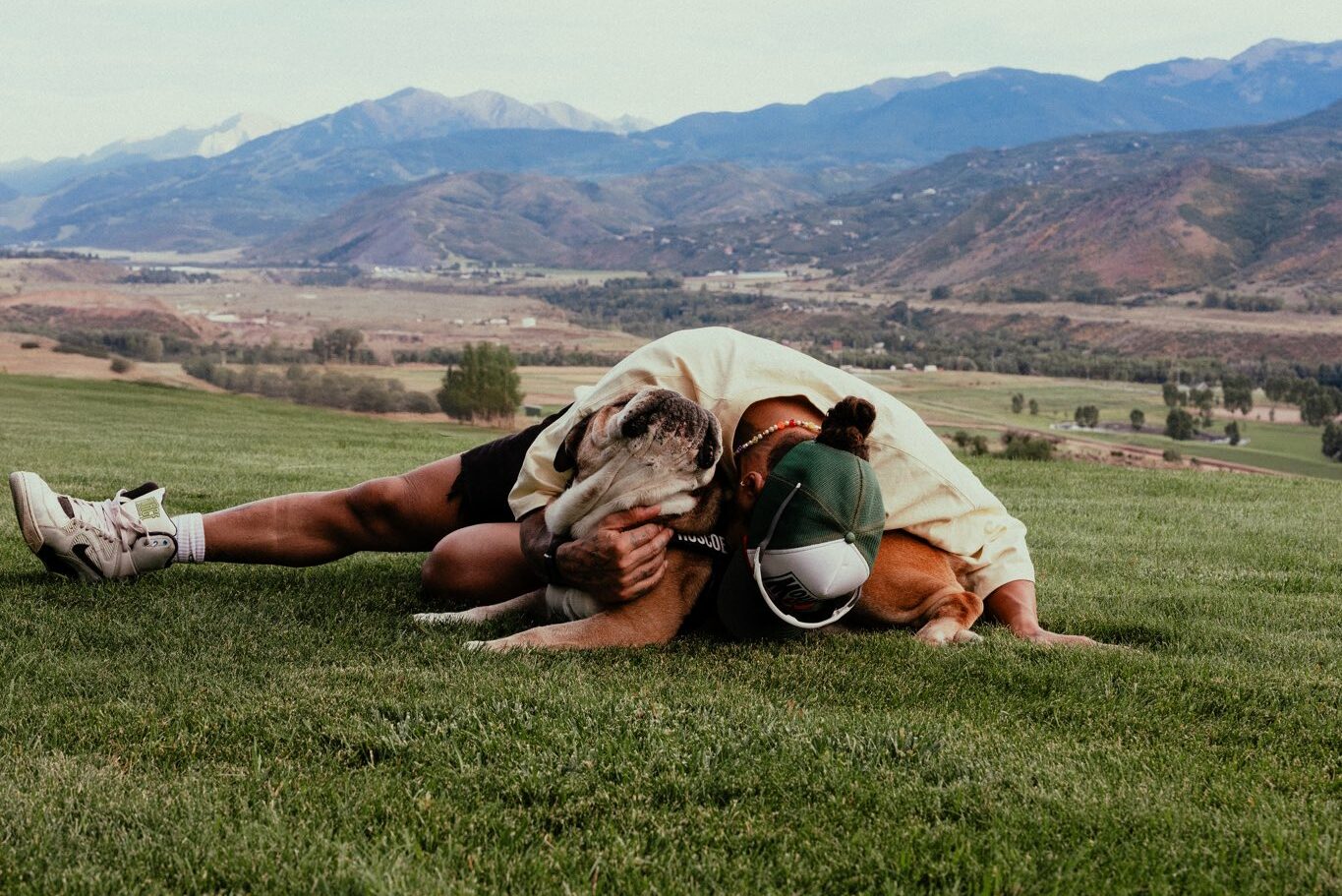 Lewis Hamilton sobre internação do seu cachorro: “Por favor, mantenha Roscoe em seus pensamentos e orações”