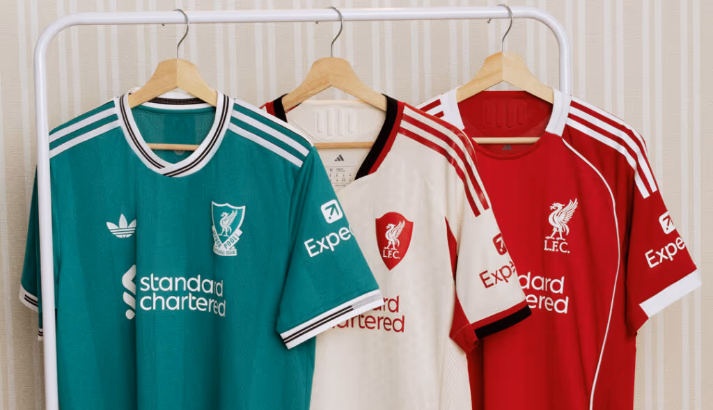 Liverpool lança novo uniforme em cor inusitada e cria polêmica na web