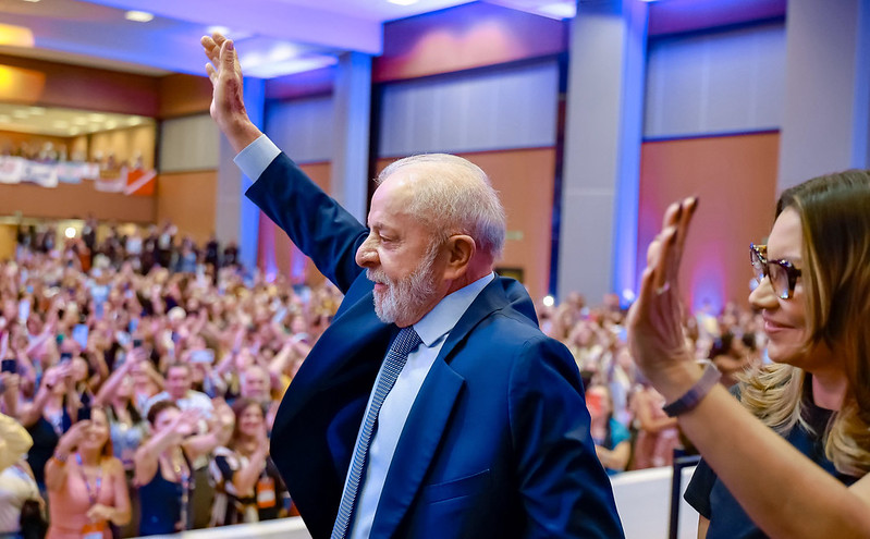 Crusoé: “Quando eu for conversar com Trump, vou levar ela”, diz Lula