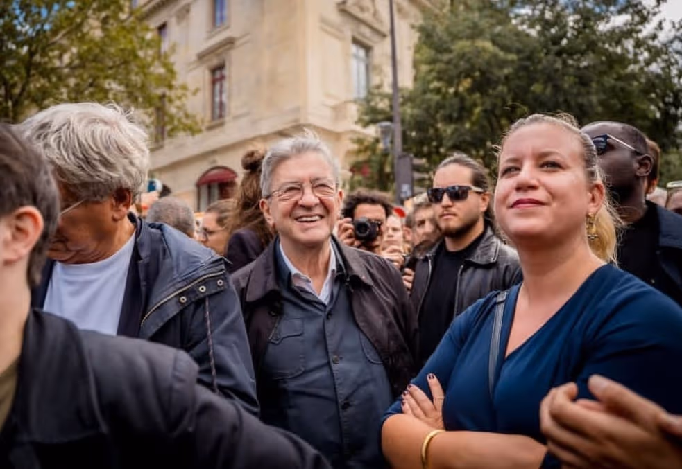 104 parlamentares de esquerda assinam moção de impeachment de Emmanuel Macron