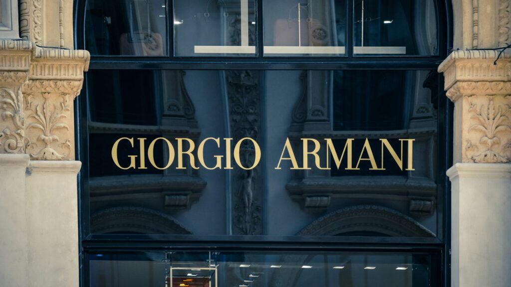 Morre aos 91 anos o estilista Giorgio Armani deixando fortuna de mais de U$ 7 bilhões