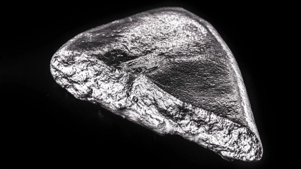 Nem ouro nem prata, esse é o metal nobre do mundo e as reservas pertence a esse país
