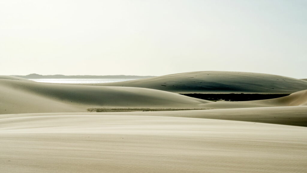Esse cenário rivaliza com os Lençóis Maranhenses e é 10 vezes mais tranquilo