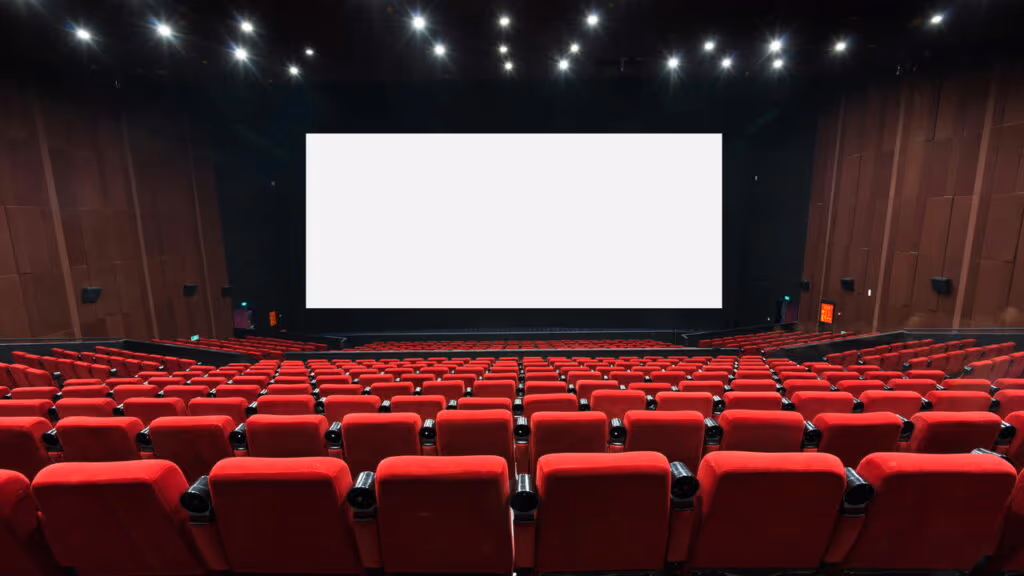 Polícia é chamada após mãe levar filho menor de idade para sessão de filme maior de 18 anos