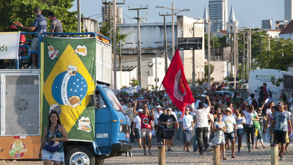 Protestos públicos que provocam transtornos a população dá direito a danos morais coletivos