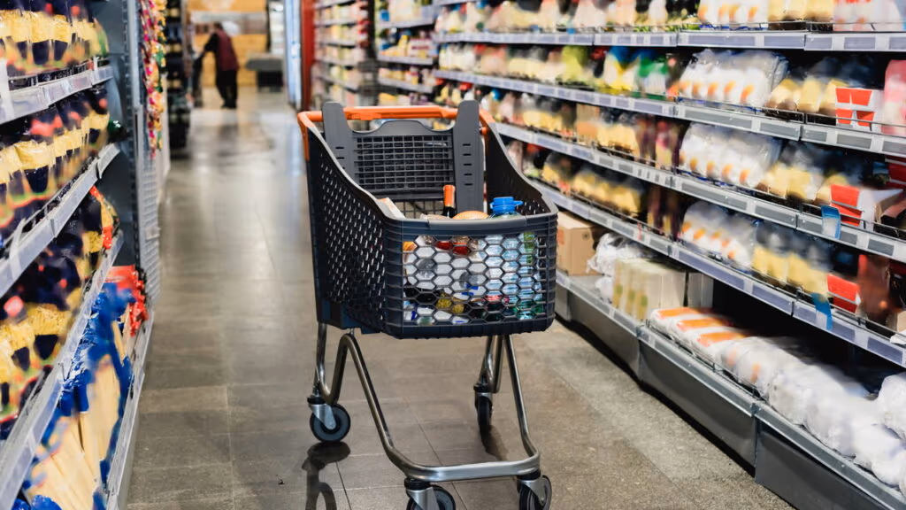 Grande rede de supermercado enfrenta risco de falência e preocupa clientes