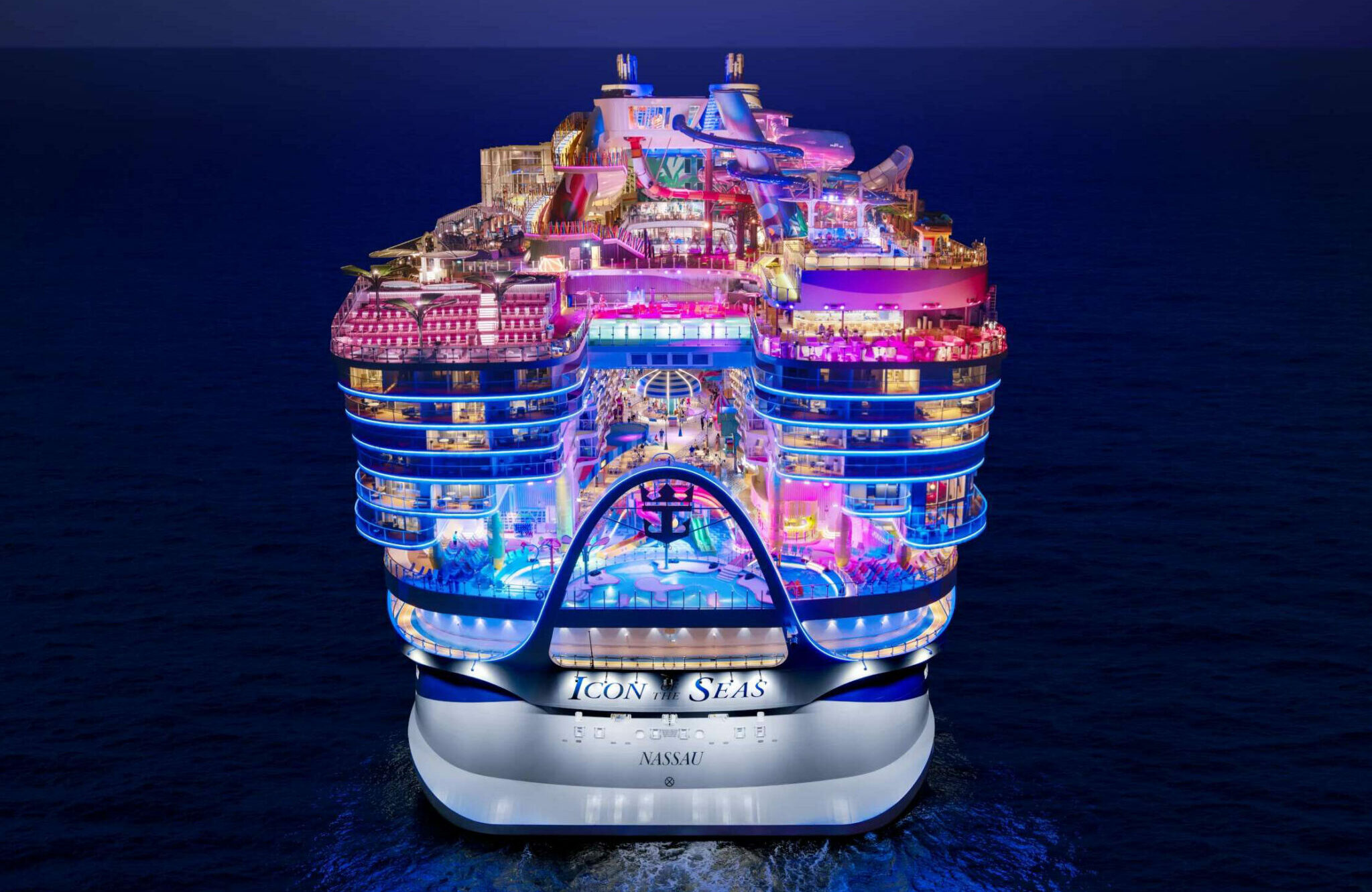 O maior cruzeiro do mundo vai zarpar: 370 metros de comprimento, 21 bares, 23 restaurantes e até 7.600 passageiros