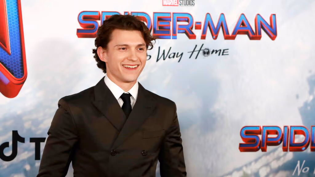 Tom Holland sofre acidente seguido de concussão em set de filmagem do novo Homem-Aranha