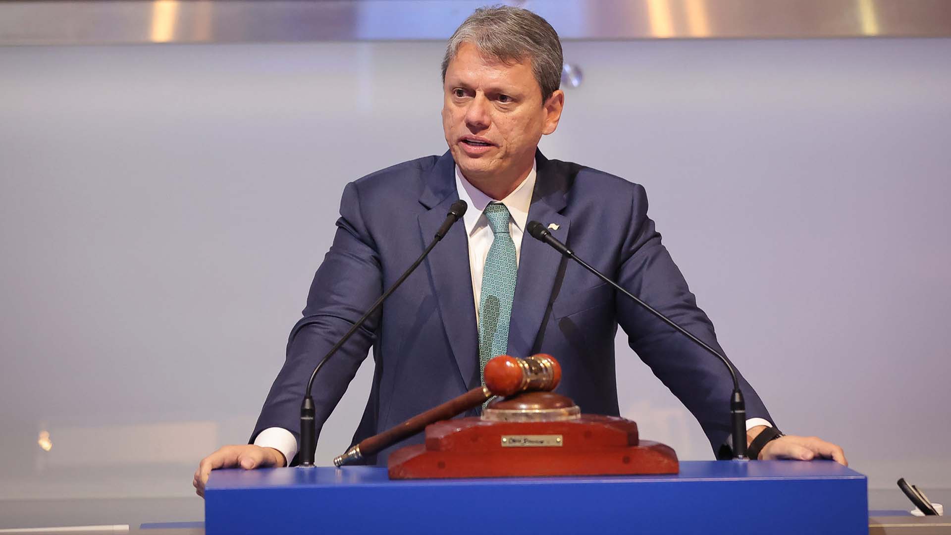 “Não acho nenhum absurdo ter prisão perpétua no Brasil”, diz Tarcísio