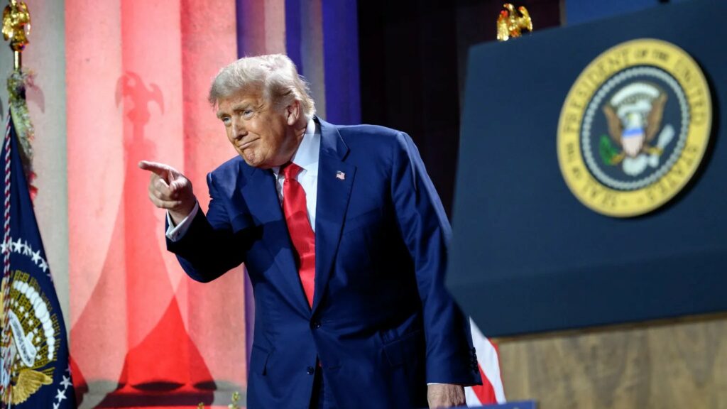 “Não tome Tylenol”: Donald Trump vê um analgésico como a causa do autismo