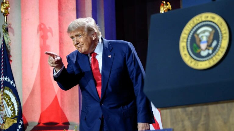 Trump processa The New York Times em US$ 15 bilhões