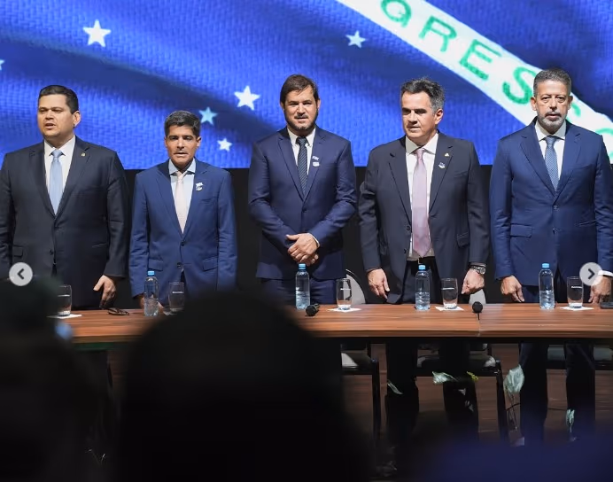 Roberto Reis na Crusoé: Costura de país