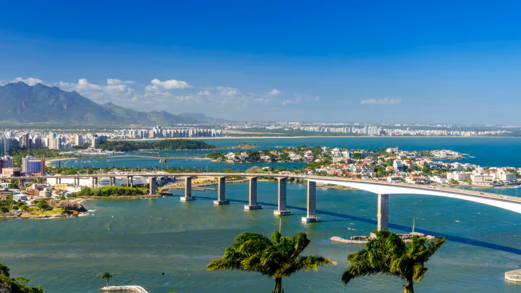 A capital litorânea que une segurança, boa vida e preço justo