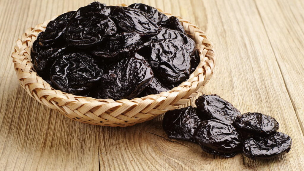 Fruta de 20 calorias protege seus ossos e desincha o corpo naturalmente