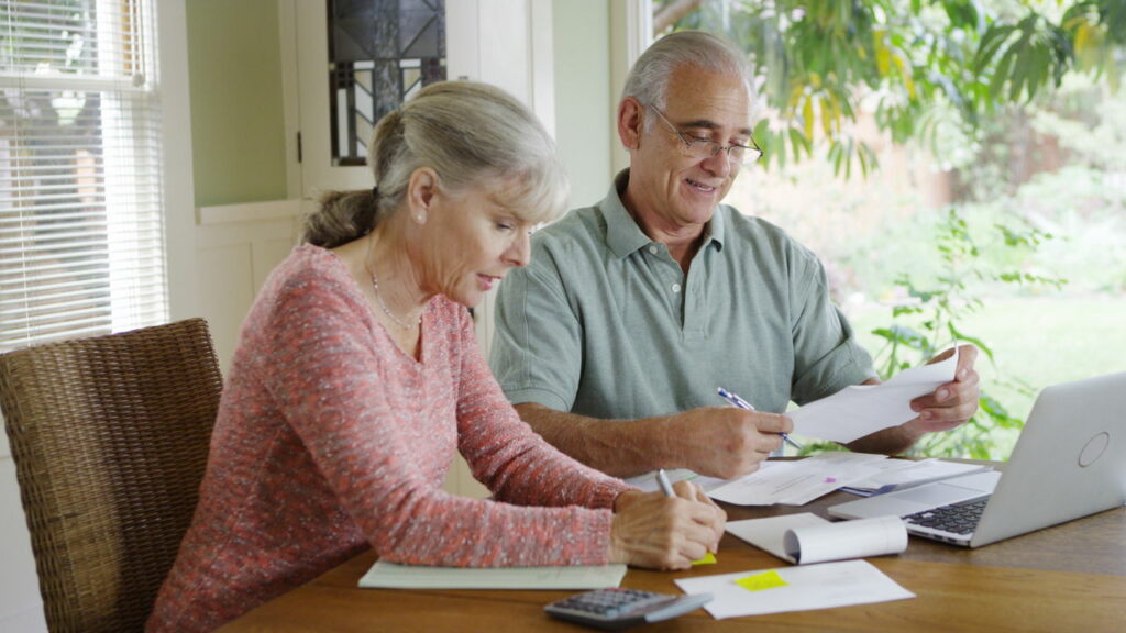 Quanto os aposentados gastam em média por ano? - Créditos: depositphotos.com / Mark Adams