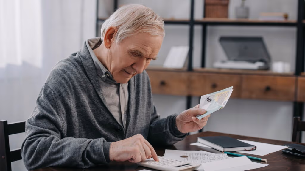 Quanto os aposentados gastam em média por ano?