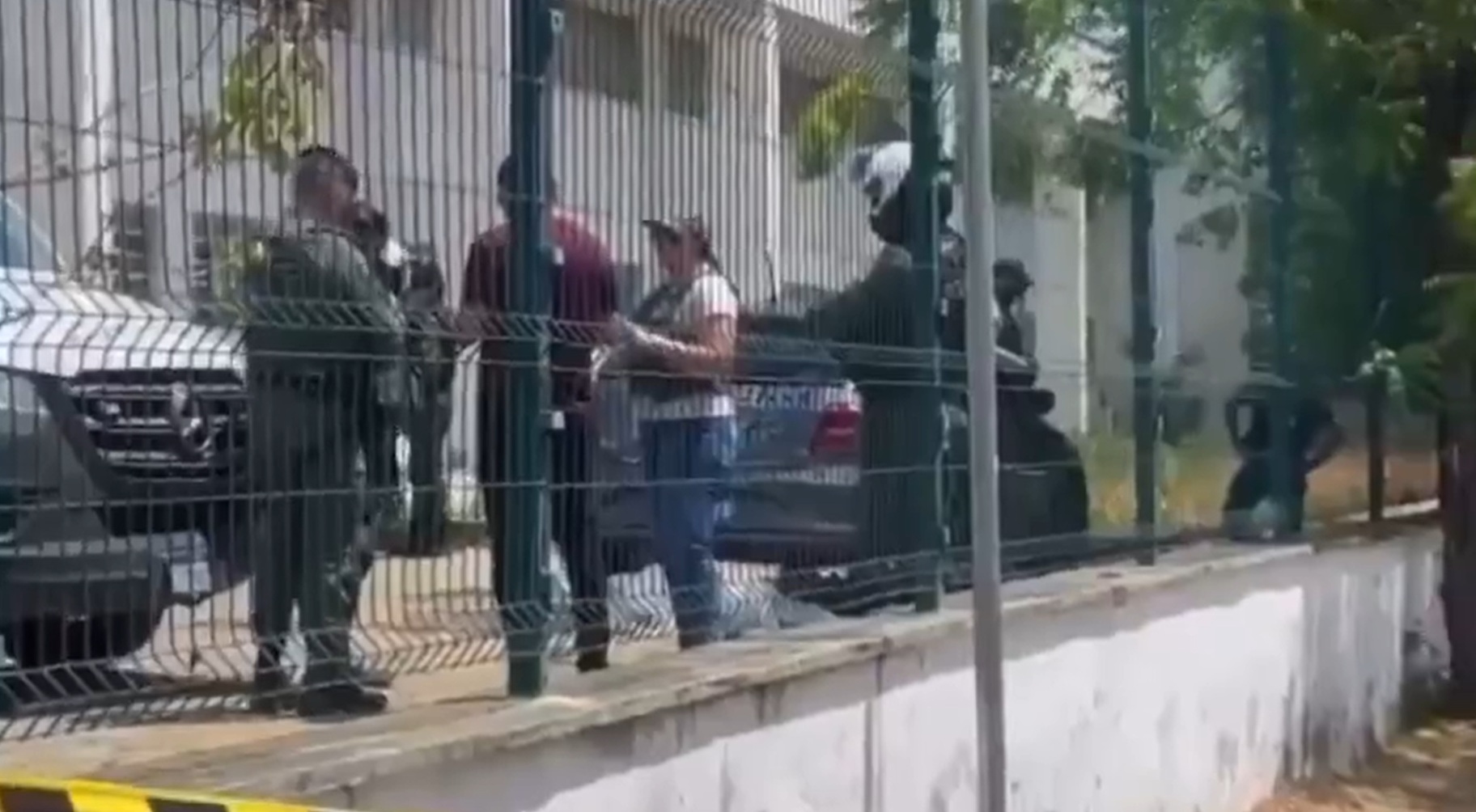 Ataque a tiros deixa pelo menos 2 mortos em escola no CE