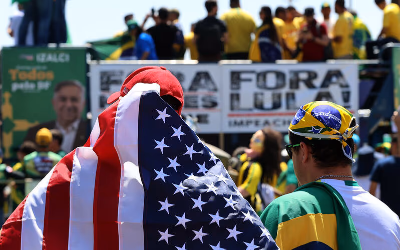 Crusoé: A bandeira na Paulista e a vassalagem simbólica