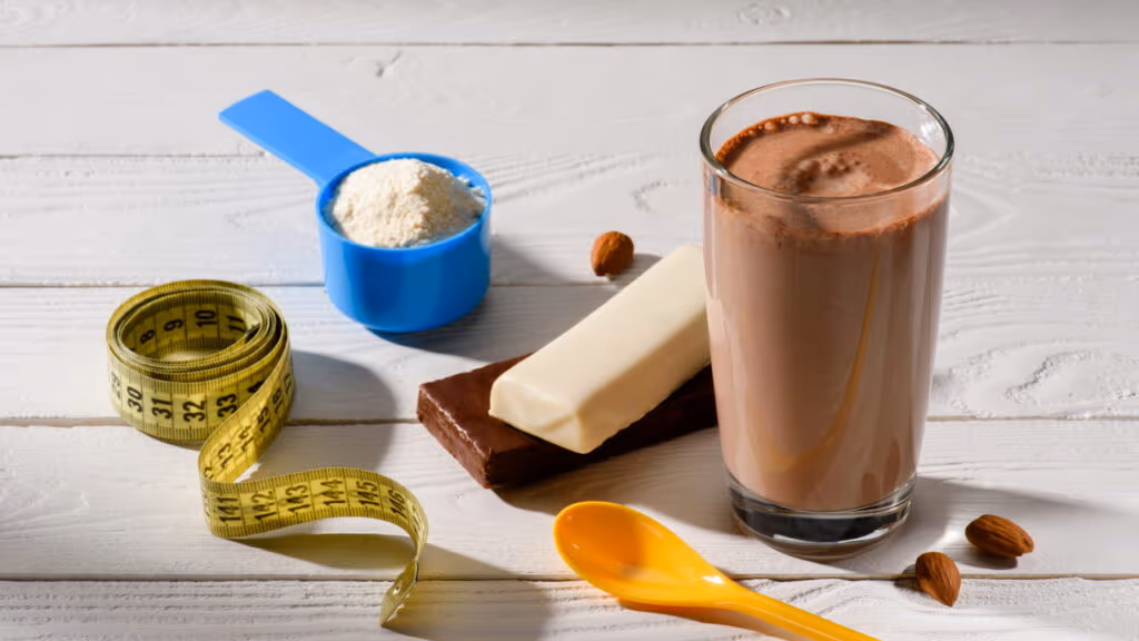 Preparar batida com proteína em casa leva minutos e entrega aminoácidos essenciais sem ingredientes artificiais