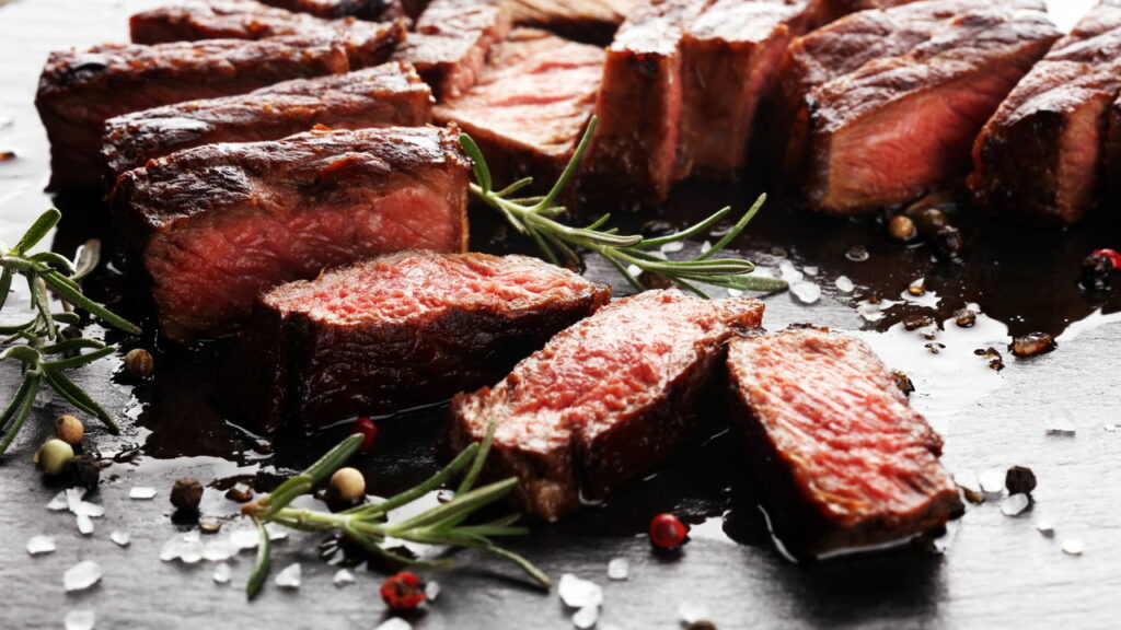 Como preparar um churrasco delicioso sem gastar uma fortuna - Créditos: depositphotos.com / beats1