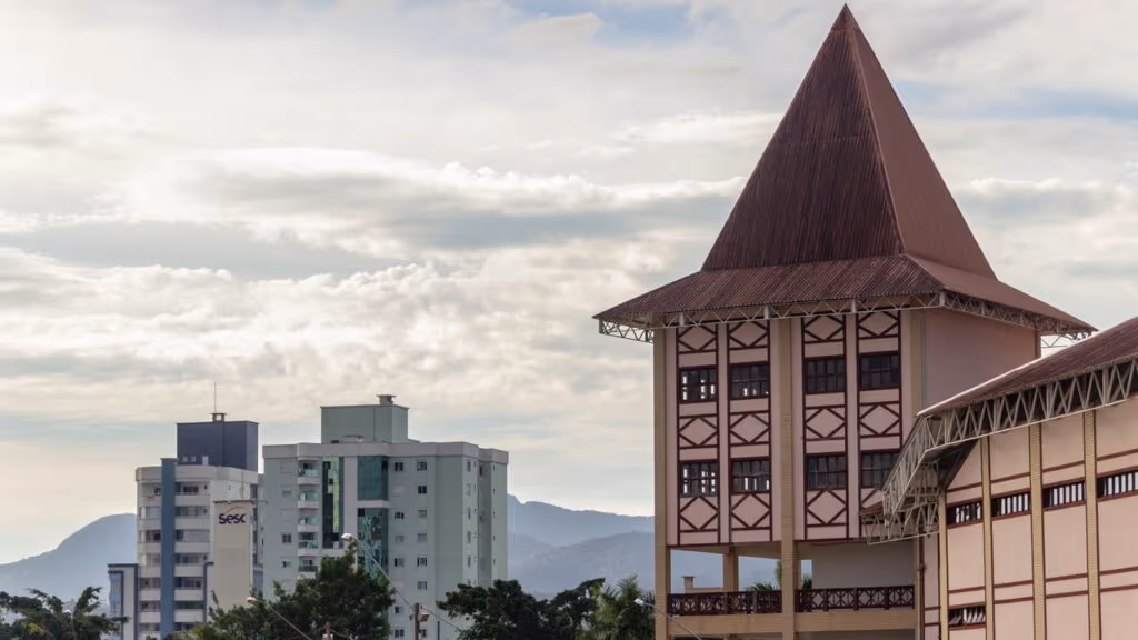 Essa cidade vizinha de Florianópolis preserva tradições europeias, garante qualidade de vida e oferece um dos melhores índices de segurança do país