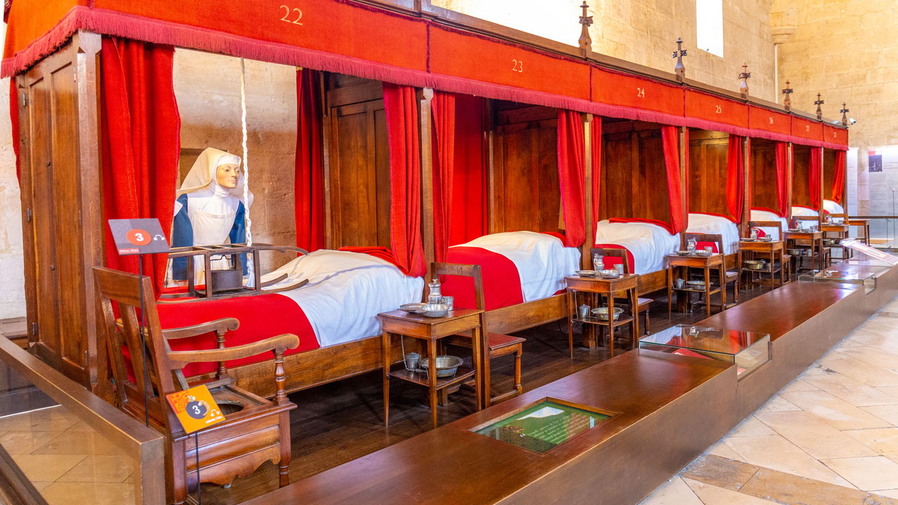 Por que as pessoas na Idade Média dormiam em armários de cama?