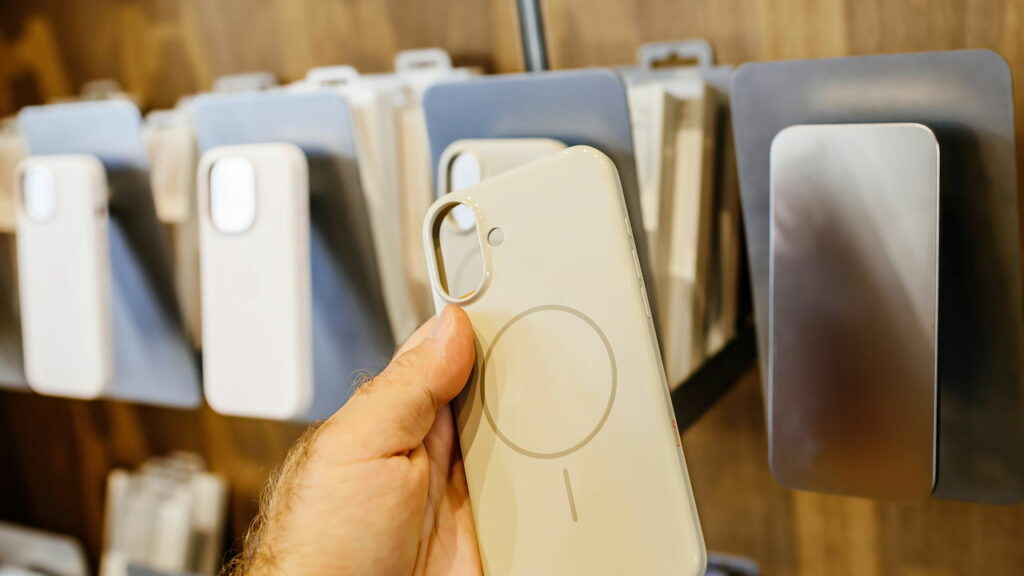 Capas de celular saíram de moda: A nova alternativa que será tendência no futuro - Créditos: depositphotos.com / ifeelstock