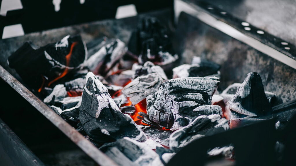 Churrasqueiros revelam o que realmente faz diferença no sabor - Créditos: depositphotos.com / EdZbarzhyvetsky