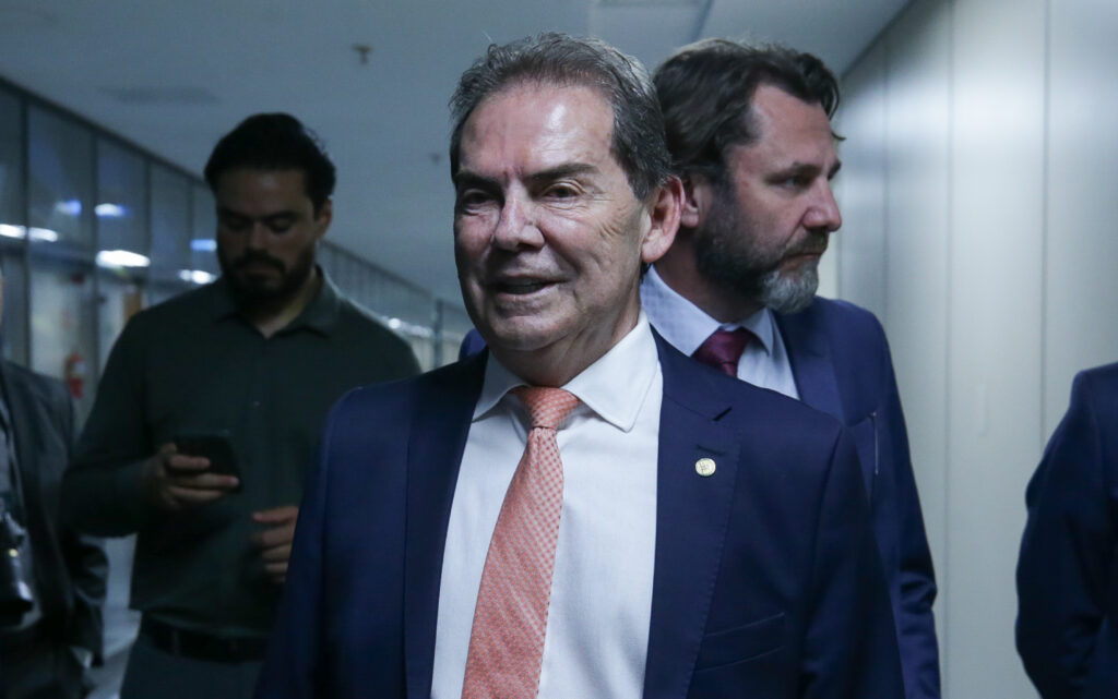 Paulinho diz que Flávio Bolsonaro não o procurou para discutir apoio