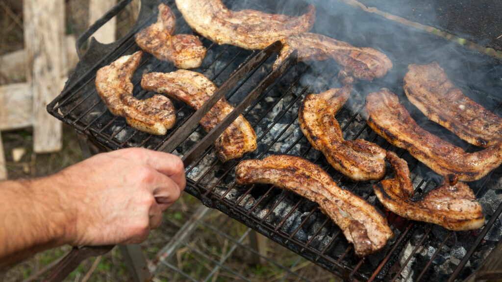 Como preparar um churrasco completo sem estourar o bolso