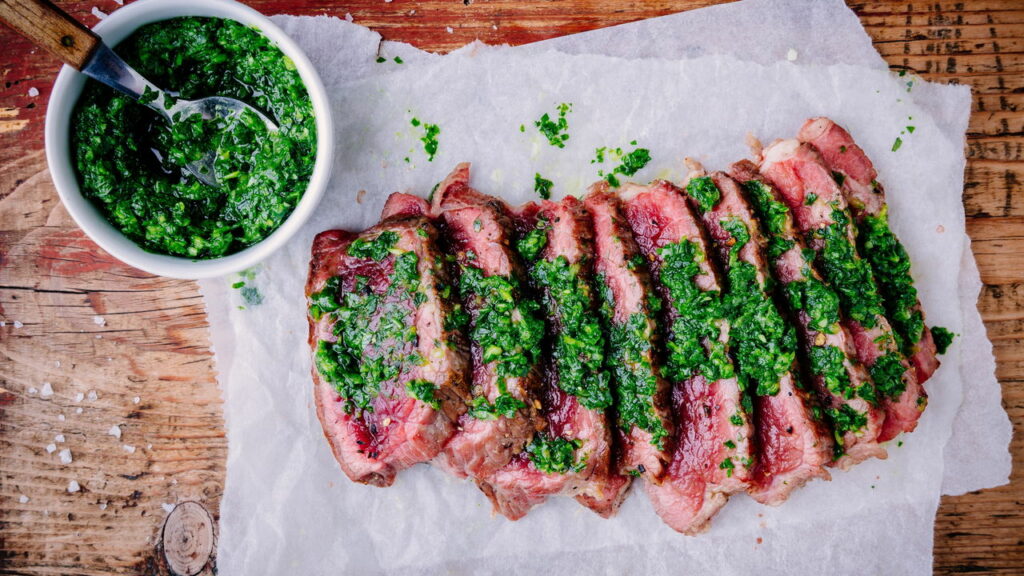 O molho argentino que pode mudar para sempre o seu churrasco - Créditos: depositphotos.com / nblxer