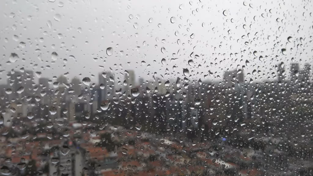 Temporal arrasa o teto do Shopping Tamboré em SP