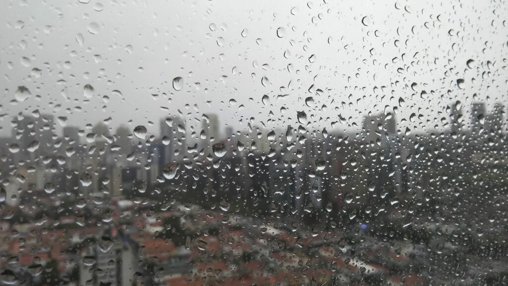 Temporal arrasa o teto do Shopping Tamboré em SP