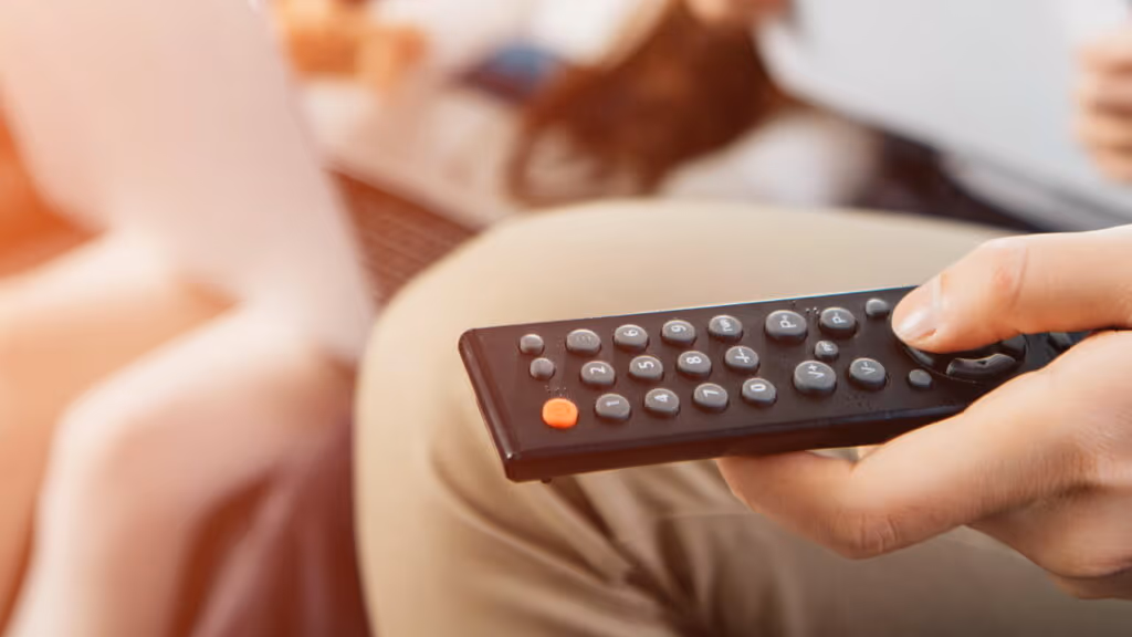 Por que deves limpar o controle da TV agora mesmo